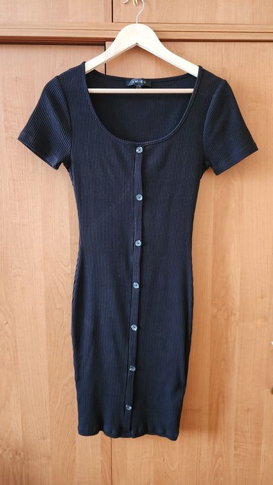 Жіночий одяг: костюм і сукня