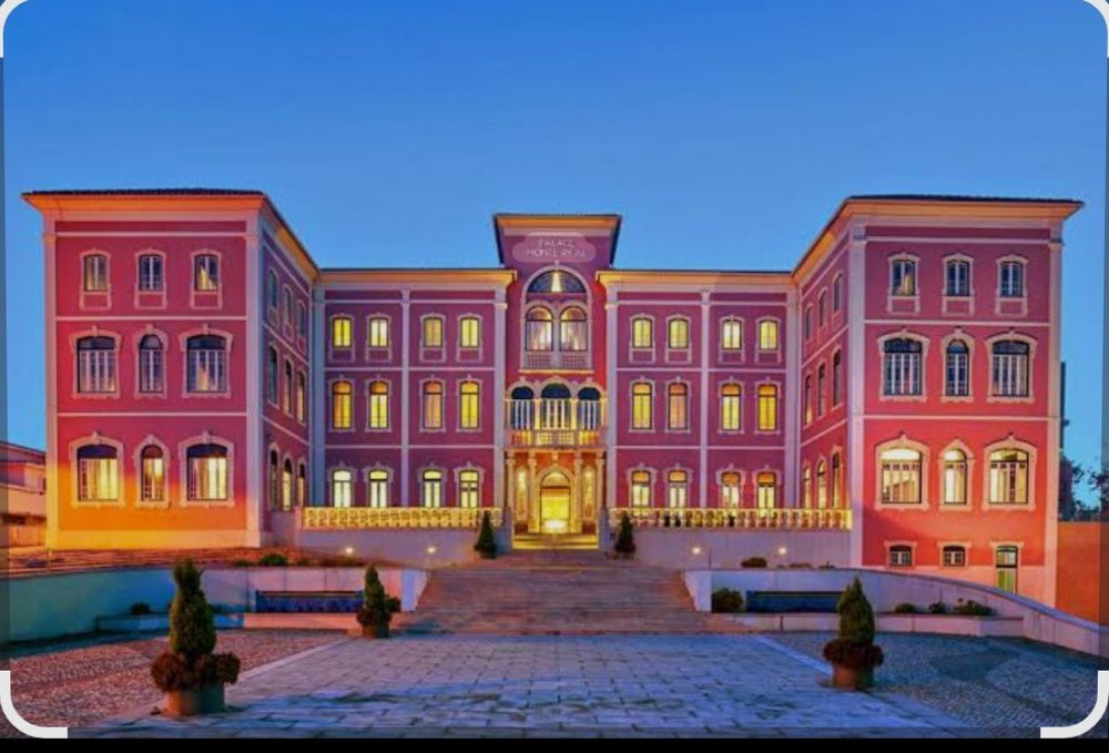 Casa T5 com anexos e pátio