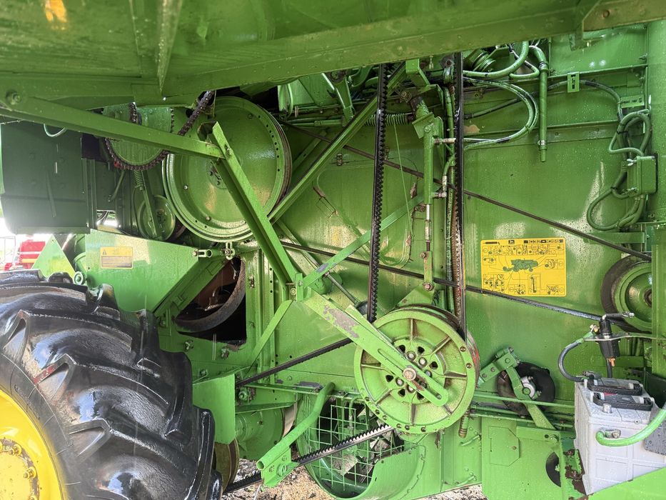 Комбайн зернозбиральний John Deere 1055
