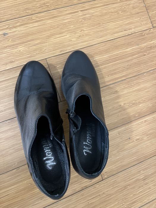 Bota com salto alto preto