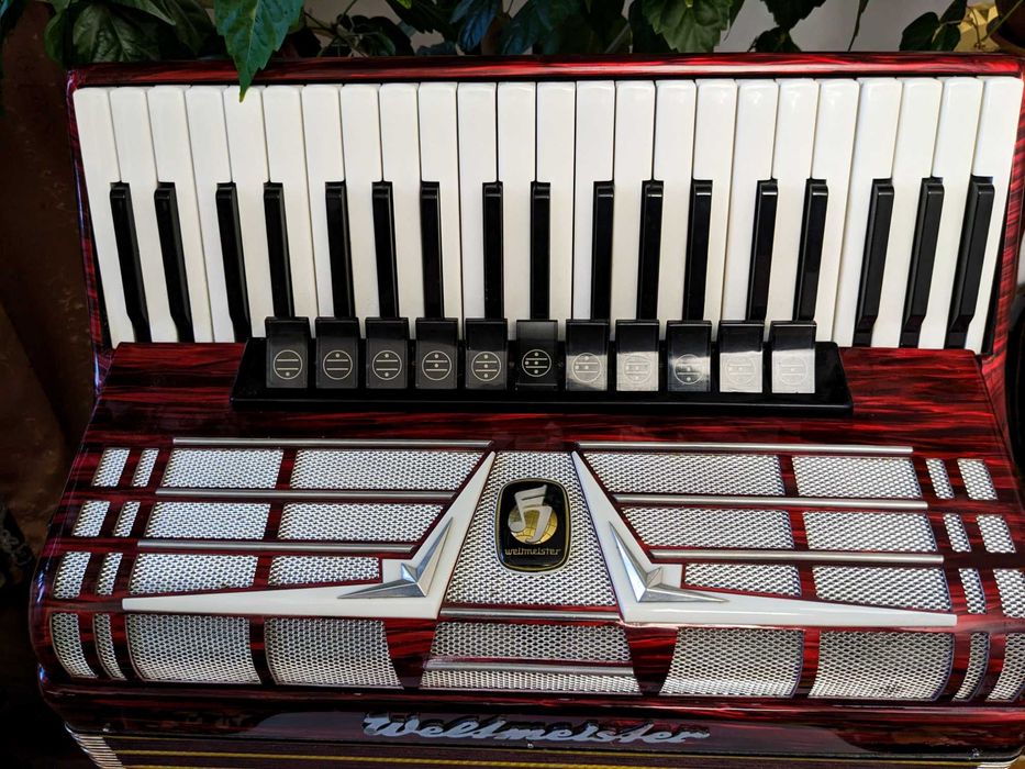 Акордеон WELTMEISTER AMIGO 4/4 у відмінному стані