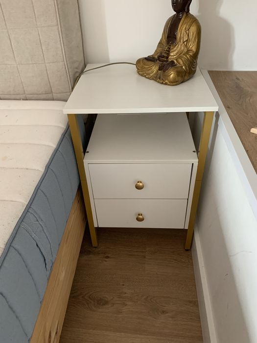 2 mesinhas de cabeceira com ficha eletrica e usb