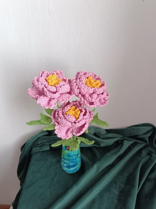 Квіти ручної роботи, в'язані квіти, півонії