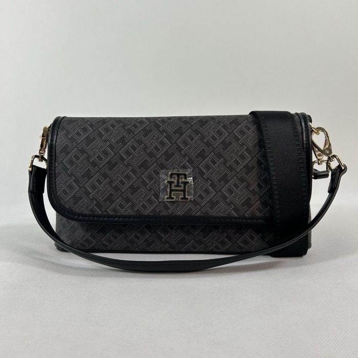 Жіноча сумка Tommy Hilfiger у наявності