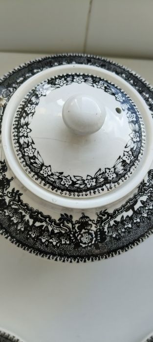 Sacavém Dinnerware Set64752386547331121