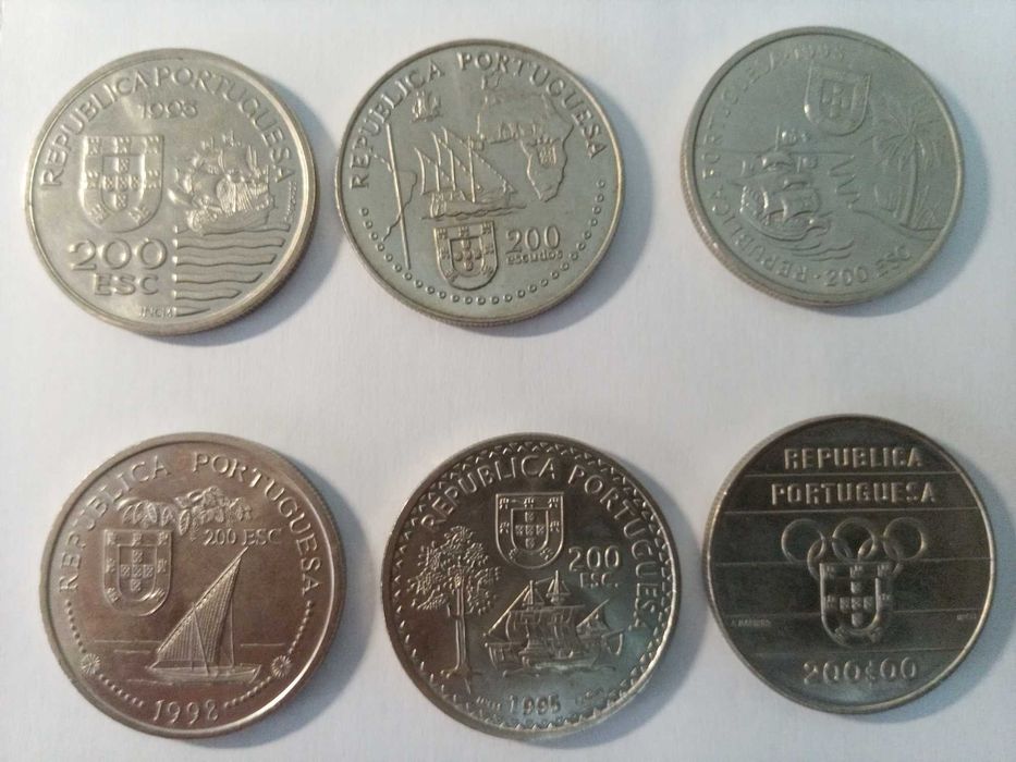 Varias moedas e notas Portuguesas e Estrangeiras de coleção