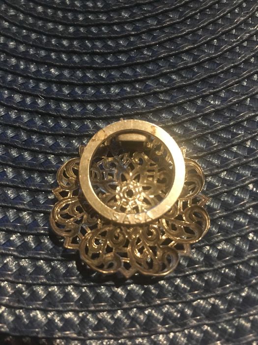 Broszka porcelanowa Sasa