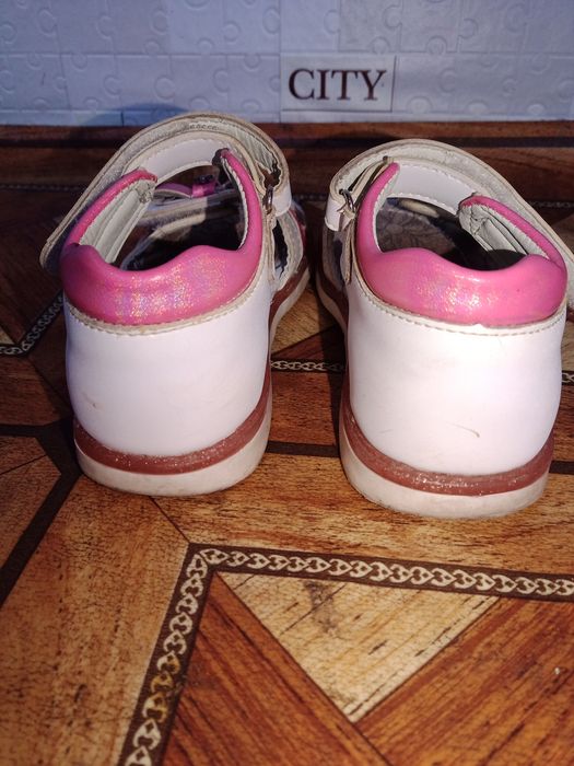 Босоніжки для дівчинки