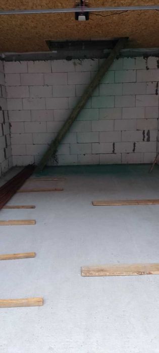 Продається двоповерховий гараж у Святопетрівському