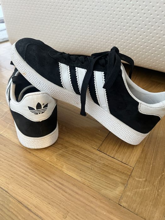 Кросівки adidas в хорошому стані