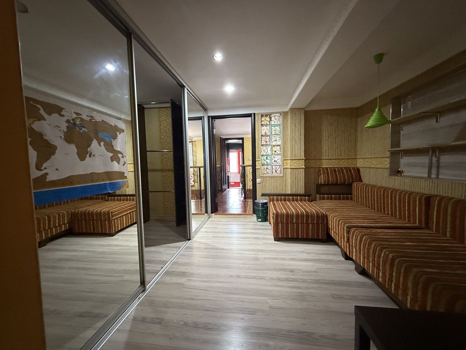 Укомплектований будинок з бомбосховищем