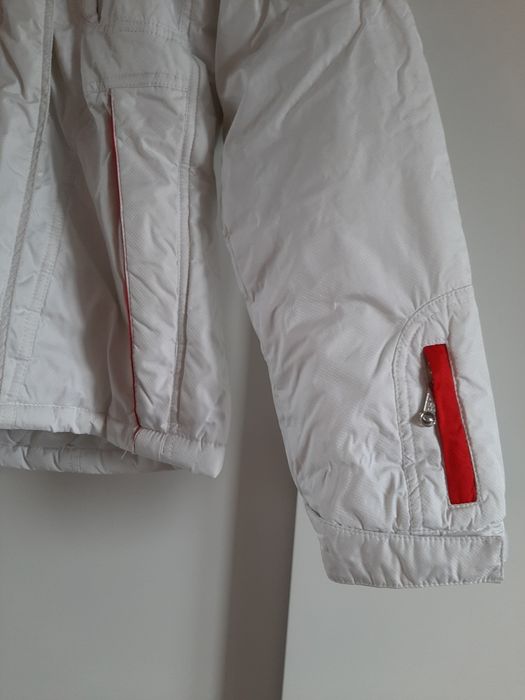 Biała dziecięca kurtka zimowa narciarska z odpinanym kapturem futerkie