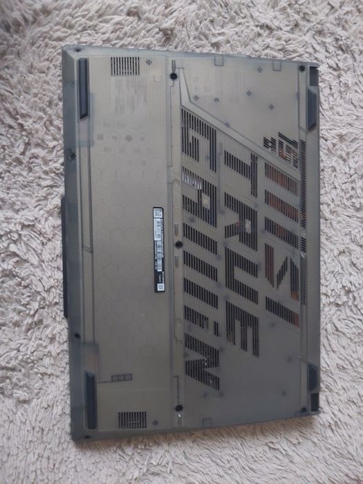 Laptop msi miesiąc temu kupiony nowy