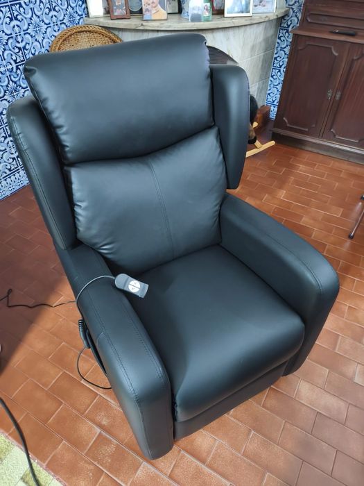 Cadeirão elétrico de massagem com comando, não  foi usado