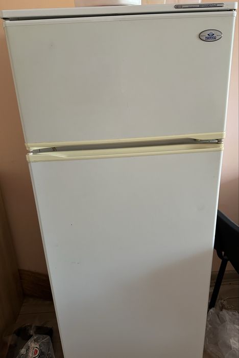 продам холодильник НЕ ПРАЦЮЮЧИЙ.
