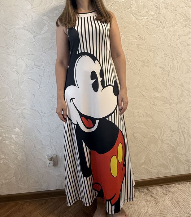 Платье Mickey Mouse.