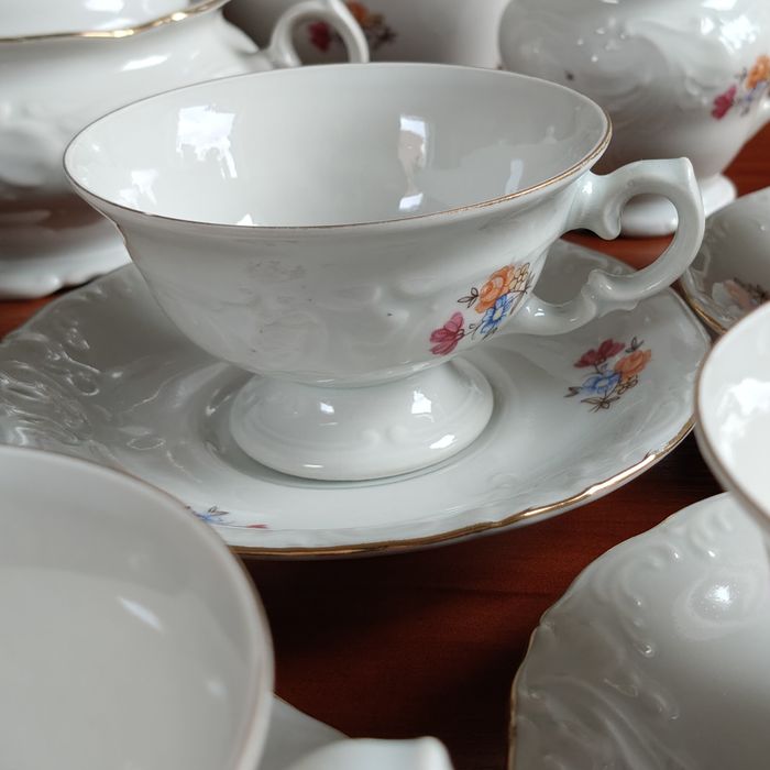 Serwis porcelanowy do kawy z Wałbrzycha.