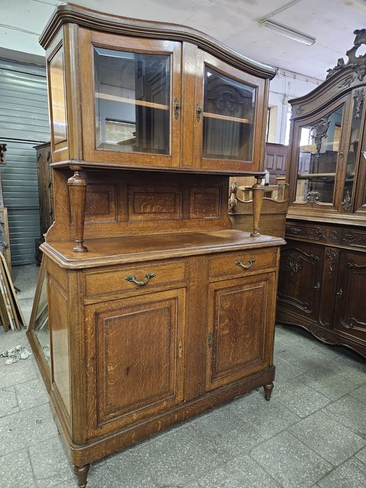 Stary kredens z Francji /