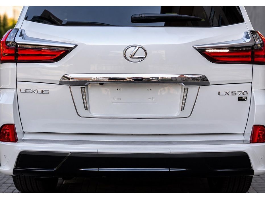 Lexus LX570/450d 2008-2022 рр. Задня підставка під номер з LED (2007-2023) Чорний колір