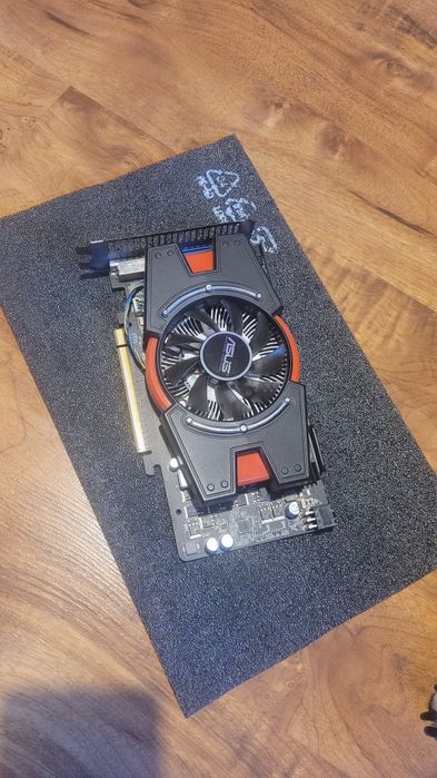Karta graficzna 100% sprawna 
GeForce ASUS GTX 550 TI 1Gb