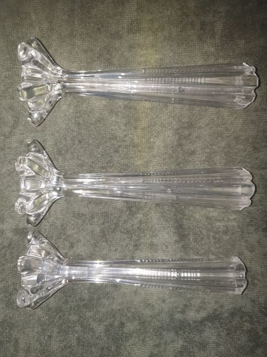 Conjunto de 3 lindas antigas jarras solitarias em cristal bizelado