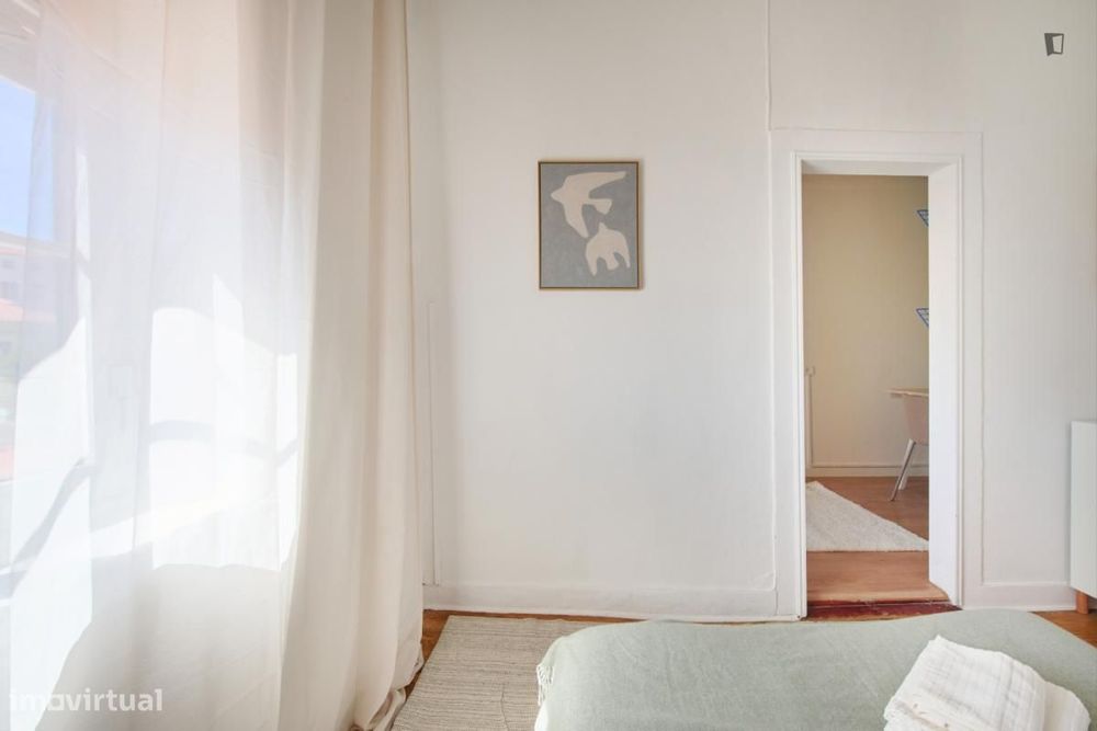 Quarto - localizado em São Bento Lisbon