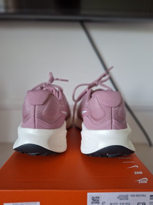Nike Revolution 7