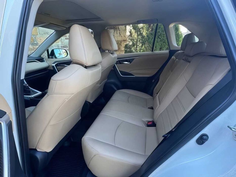 Toyota RAV4      2020