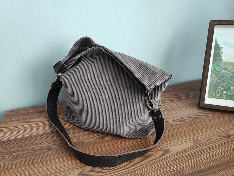 Sztruksowa torba worek w stylu hobo