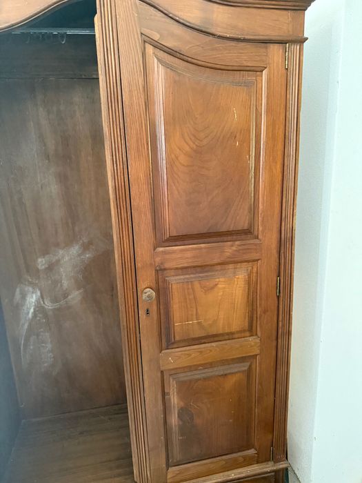 Roupeiro e duas mesas de cabeceira