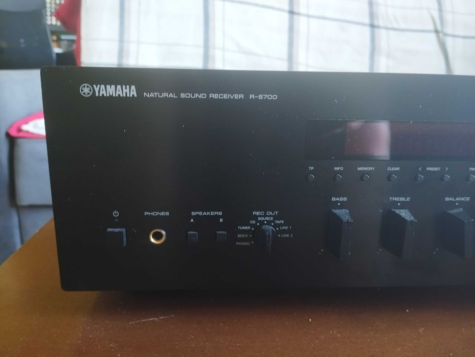 Amplituner YAMAHA S-R700