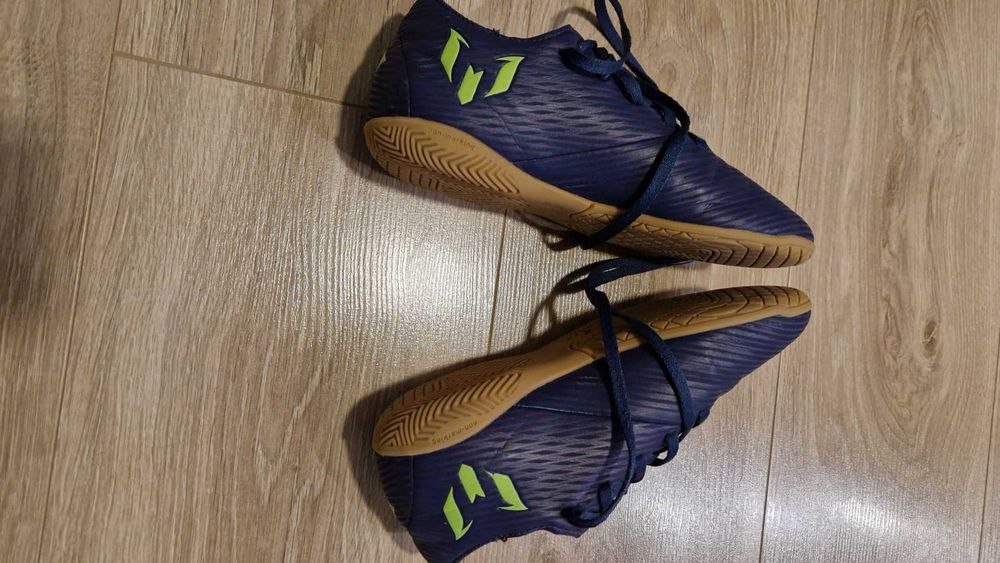 Adidas Buty Dziecięce Halówki roz. 35