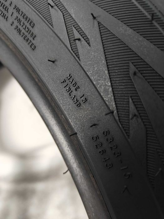 Шини зимові ПАРА 2ШТ R20 255 45 Nokian WR SUV4