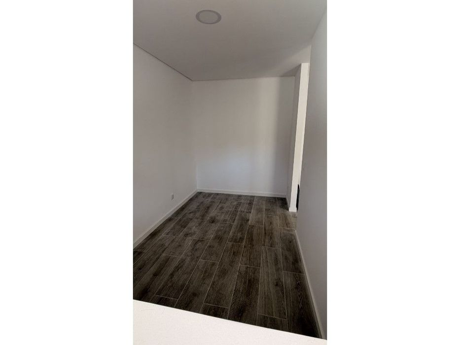 T1 a estrear com terraço 35m2 em Almada