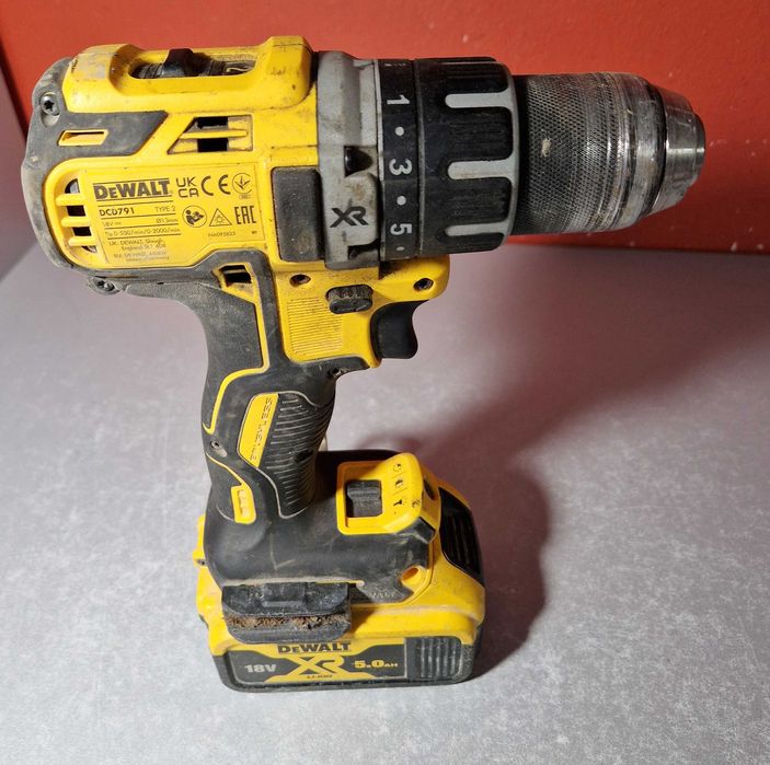 Wiertarko-wkrętarka DEWALT DCD 791+AKU 5AH