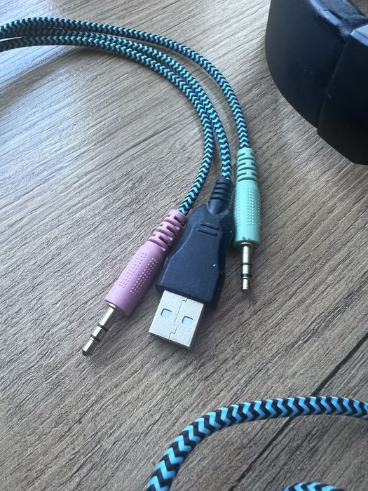 Sluchawki nauszne przewodowe z mikrofonem