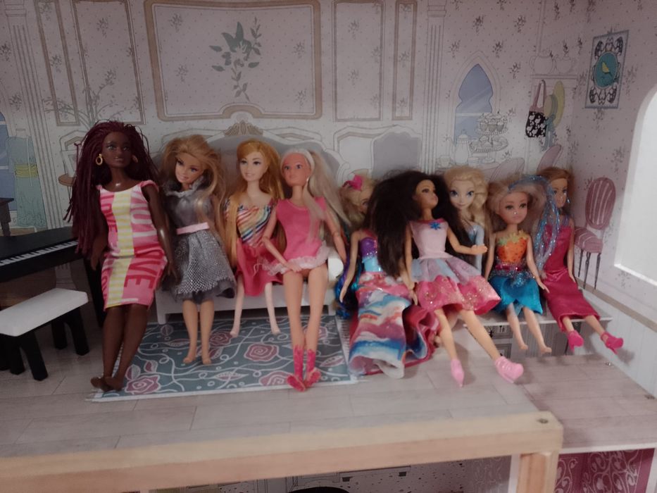 Domek dla lalek + Lalki Barbie