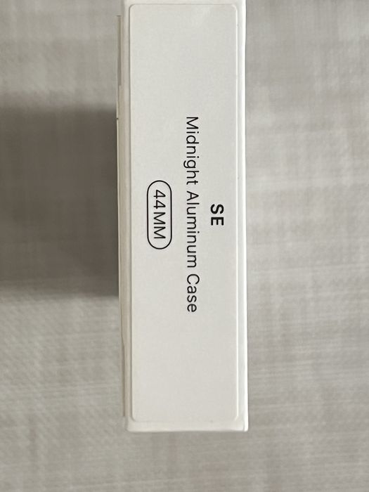 Коробка від apple watch SE 44mm midnight aluminium