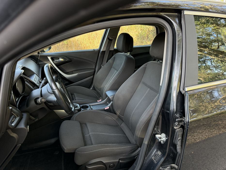 Opel Astra Sports Tourer — fotografia 11