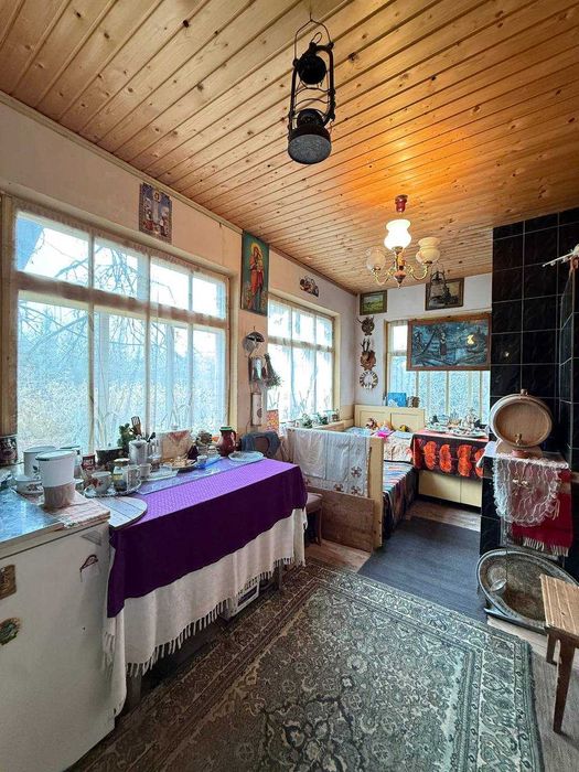 Продаж дачного будинку в лісі