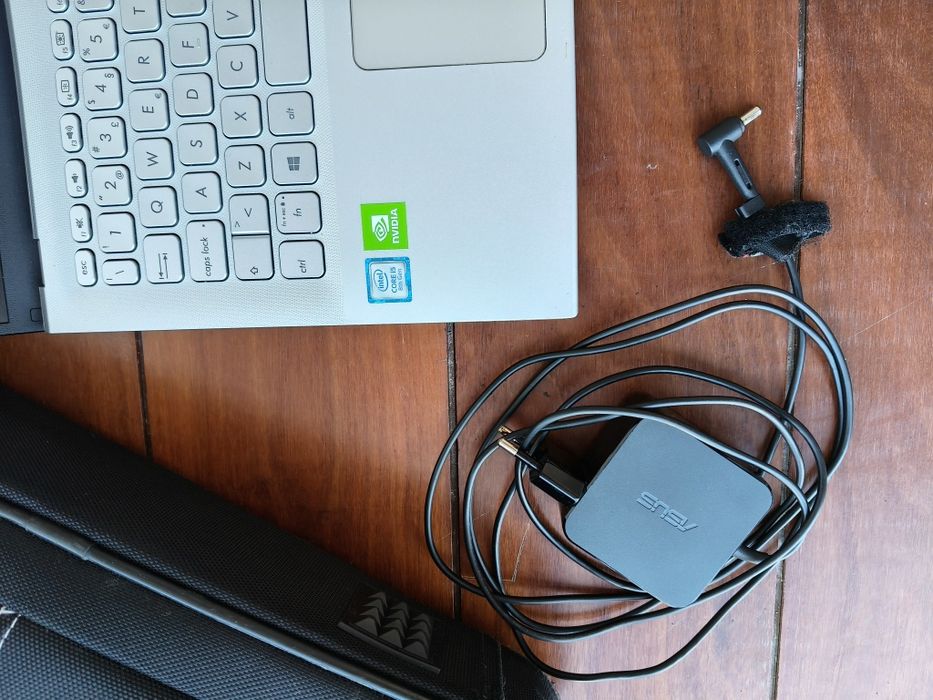 Portátil Asus VivoBook 15 (8a Geração) - Como Novo (Carregador Origina