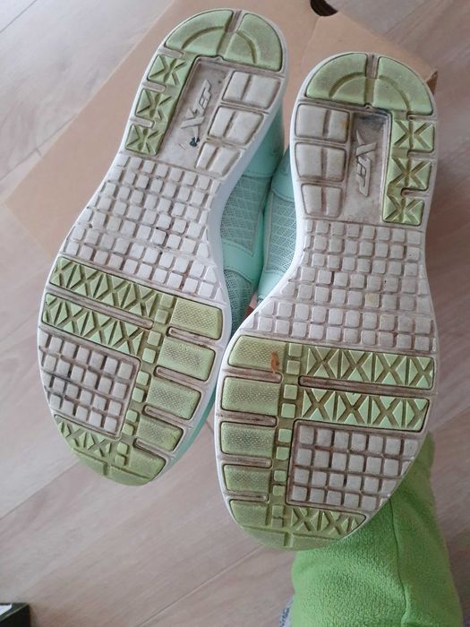 Кросівки жіночі Xtep розмір 36