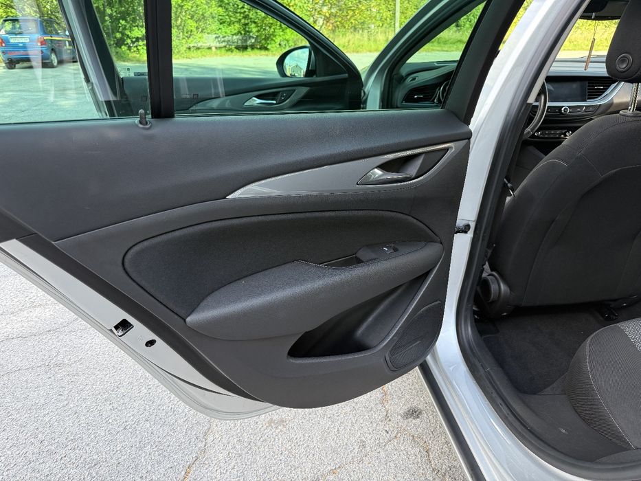Продам свіжопригнане  авто Opel Insignia 2017р.в.2.0 диз. 170к.с.