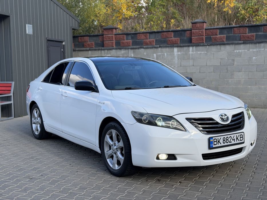 Продам Toyota Camry гібрид