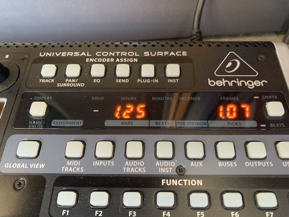 Controlador Behringer X-Touch