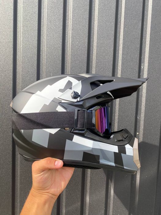 Кросовий шлем ендуро