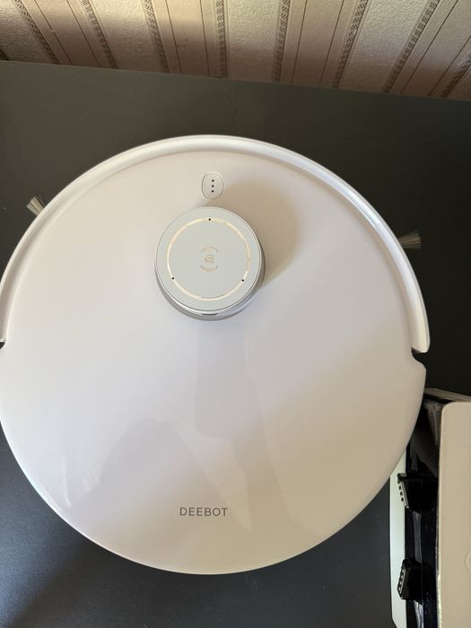 Продам робот-пилосос Ecovacs Deebot T10 у відмінному стані.