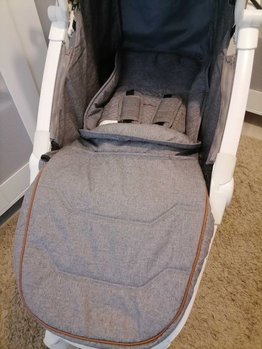 Carrinho de bebé c/ ovo em muito bom estado