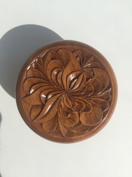 Шкатулка різьблена / Шкатулка резная. Ручна робота. 80х50