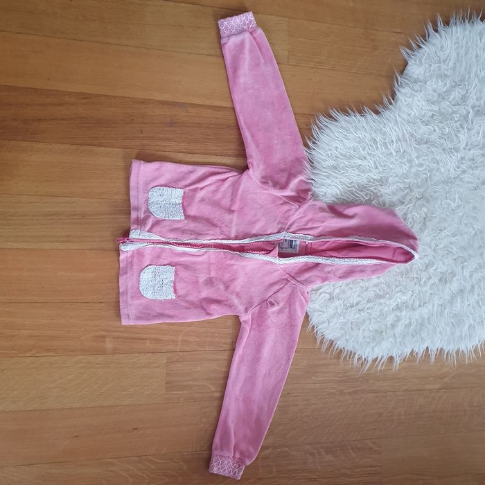 Różowa bluza z kapturem